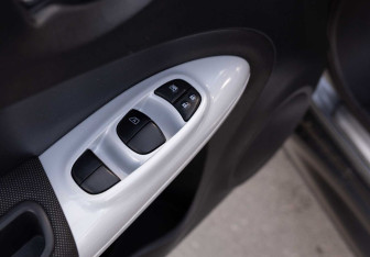 Подержанный автомобиль Nissan Juke 2013 года (22 фото)