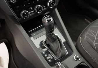 Подержанный автомобиль Skoda Octavia Liftback 2019 года (16 фото)