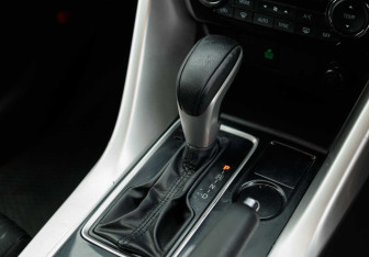 Подержанный автомобиль Mitsubishi Eclipse Cross 2018 года (16 фото)