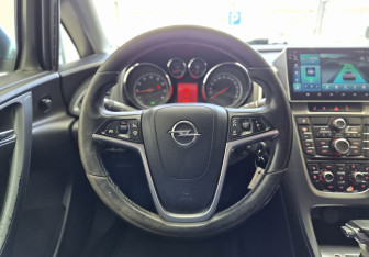 Подержанный автомобиль Opel Astra Hatchback 2012 года (9 фото)