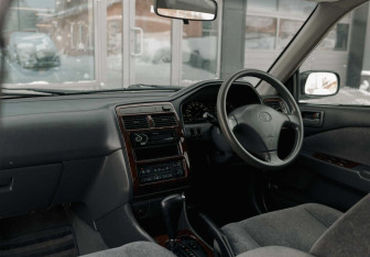 Подержанный автомобиль Toyota Carina Sedan 2001 года (10 фото)