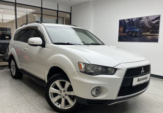 Подержанный автомобиль Mitsubishi Outlander 2012 года (3 фото)