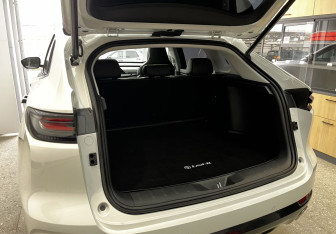 Подержанный автомобиль Changan UNI-K 2023 года (17 фото)