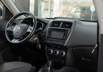 Подержанный автомобиль Mitsubishi ASX 2021 года (10 фото)