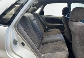 Подержанный автомобиль Toyota Sprinter Sedan 1998 года (13 фото)