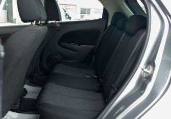 Подержанный автомобиль Mazda Demio 2014 года (17 фото)