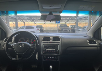 Подержанный автомобиль Volkswagen Polo Sedan 2016 года (9 фото)