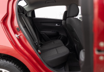 Подержанный автомобиль Kia Rio Sedan 2019 года (19 фото)