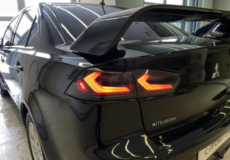 Подержанный автомобиль Mitsubishi Lancer Sedan 2013 года (9 фото)