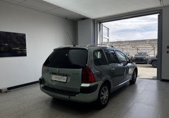 Подержанный автомобиль Peugeot 307 Wagon 2007 года (4 фото)