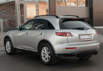 Подержанный автомобиль Infiniti FX 2006 года (7 фото)