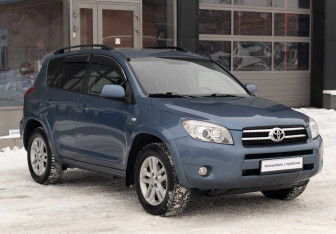 Подержанный автомобиль Toyota RAV4 2008 года (3 фото)