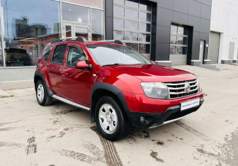 Подержанный автомобиль Renault Duster 2014 года (3 фото)