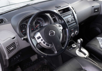 Подержанный автомобиль Nissan X-Trail 2007 года (11 фото)