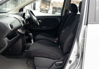 Подержанный автомобиль Nissan Note 2009 года (18 фото)