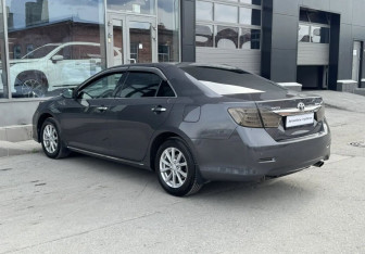 Подержанный автомобиль Toyota Camry Sedan 2013 года (7 фото)