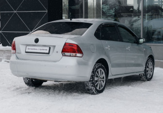Подержанный автомобиль Volkswagen Polo Sedan 2012 года (5 фото)