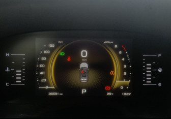 Подержанный автомобиль Geely Atlas Pro 2023 года (13 фото)