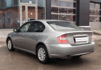 Подержанный автомобиль Subaru Legacy Sedan 2006 года (7 фото)