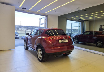 Подержанный автомобиль Nissan Juke 2012 года (6 фото)