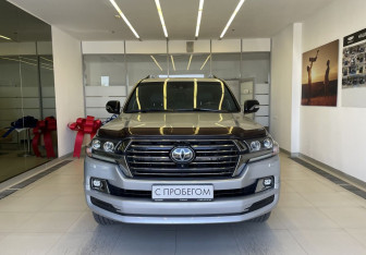 Подержанный автомобиль Toyota Land Cruiser Suv 2018 года (2 фото)
