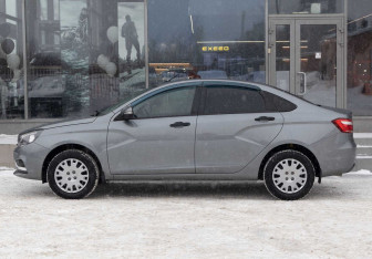 Подержанный автомобиль LADA (ВАЗ) Vesta Sedan 2019 года (8 фото)