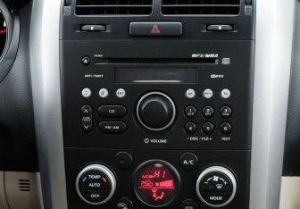 Подержанный автомобиль Suzuki Grand Vitara 2013 года (14 фото)