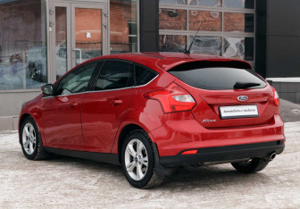 Подержанный автомобиль Ford Focus Hatchback 2012 года (7 фото)