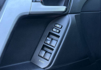 Подержанный автомобиль Toyota Land Cruiser Prado 2018 года (21 фото)