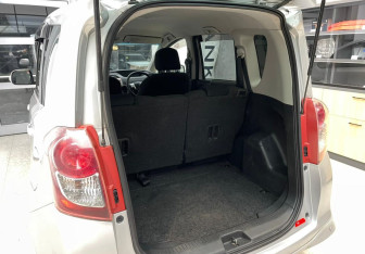 Подержанный автомобиль Toyota Ractis 2009 года (8 фото)