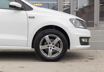 Подержанный автомобиль Volkswagen Polo Sedan 2016 года (9 фото)