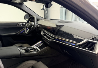 Подержанный автомобиль BMW X6 M 2024 года (25 фото)