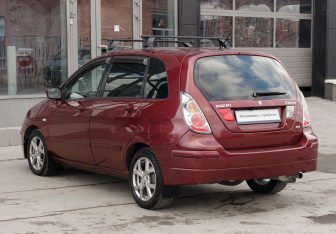 Подержанный автомобиль Suzuki Liana Wagon 2005 года (7 фото)