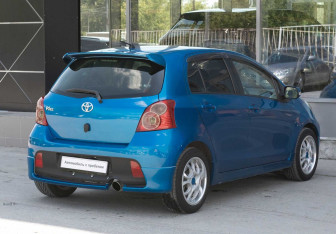 Подержанный автомобиль Toyota Vitz 2009 года (5 фото)