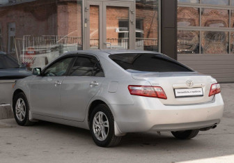 Подержанный автомобиль Toyota Camry Sedan 2008 года (7 фото)