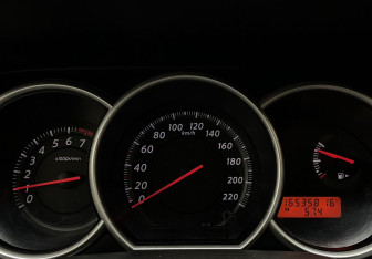 Подержанный автомобиль Nissan Tiida Hatchback 2011 года (13 фото)