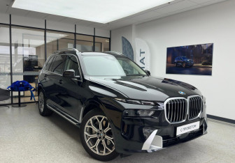 Подержанный автомобиль BMW X7 2023 года (3 фото)