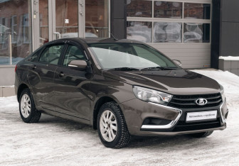 Подержанный автомобиль LADA (ВАЗ) Vesta Sedan 2016 года (3 фото)