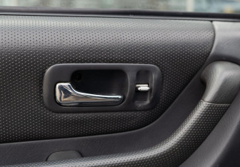 Подержанный автомобиль Honda CR-V 2001 года (15 фото)