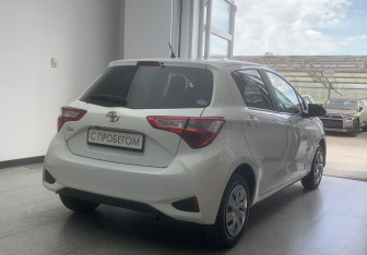 Подержанный автомобиль Toyota Vitz 2018 года (4 фото)