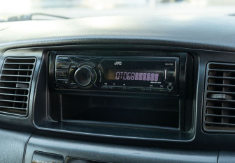 Подержанный автомобиль Toyota Allex 2003 года (13 фото)