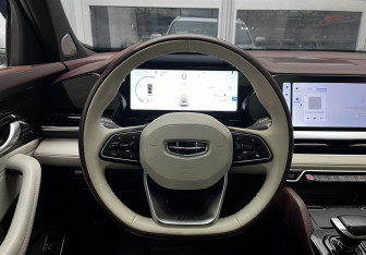 Подержанный автомобиль Geely Monjaro 2023 года (11 фото)