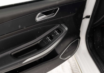 Подержанный автомобиль Omoda S5 2023 года (16 фото)