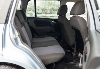 Подержанный автомобиль Ford Fusion 2007 года (16 фото)