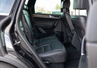 Подержанный автомобиль Volkswagen Touareg 2015 года (22 фото)