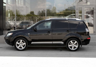 Подержанный автомобиль Mitsubishi Outlander 2008 года (8 фото)