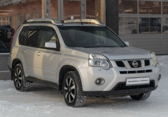 Подержанный автомобиль Nissan X-Trail 2013 года (3 фото)