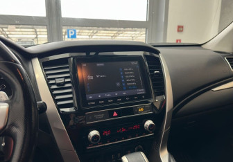 Подержанный автомобиль Mitsubishi Pajero Sport 2022 года (12 фото)