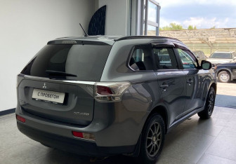 Подержанный автомобиль Mitsubishi Outlander 2012 года (4 фото)