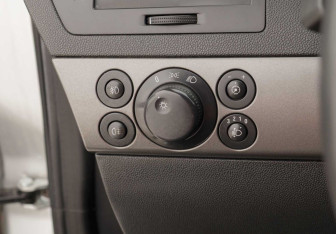 Подержанный автомобиль Opel Astra Hatchback 2006 года (17 фото)